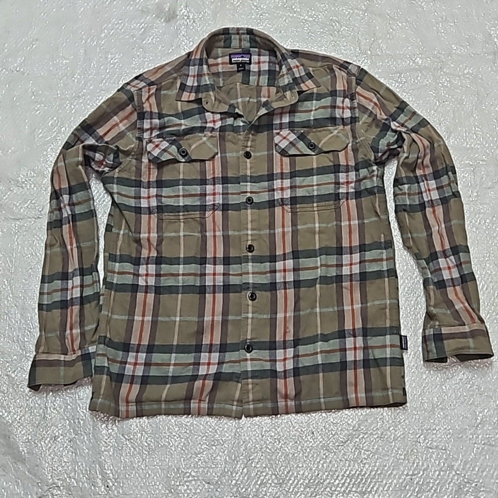 Patagonia 100% Organic Cotton Long Sleeve Button Down Flannel
